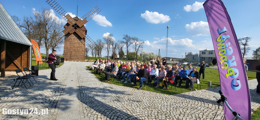 Rowerowa majówka i koncert przy wiatraku w Pępowie