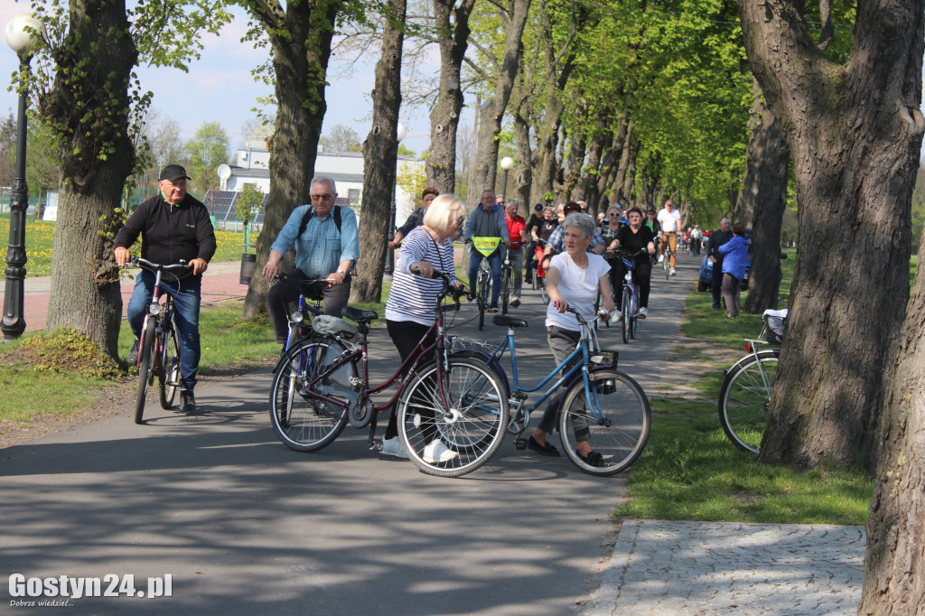 Rowerowa majówka i koncert przy wiatraku w Pępowie