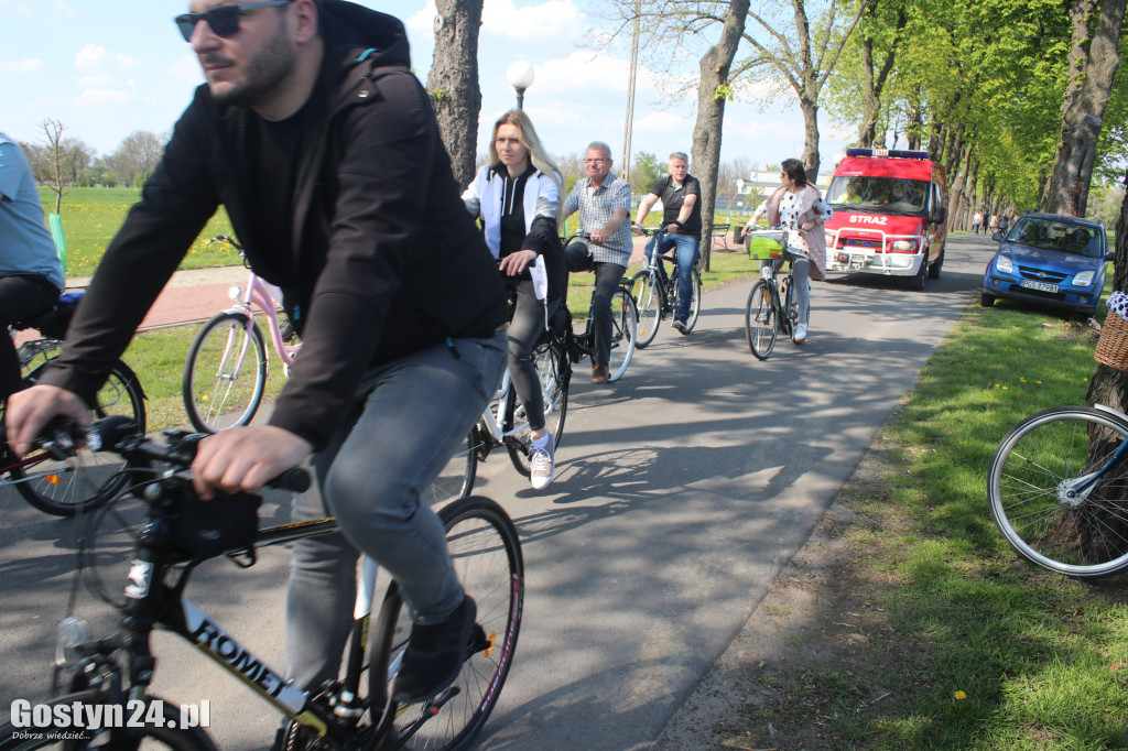 Rowerowa majówka i koncert przy wiatraku w Pępowie