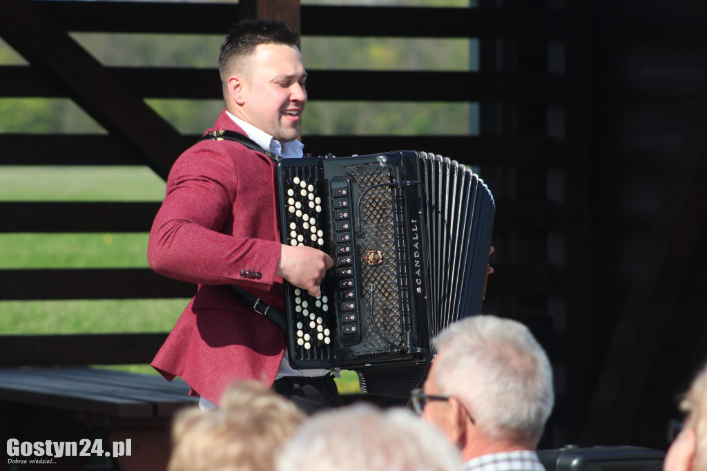 Rowerowa majówka i koncert przy wiatraku w Pępowie