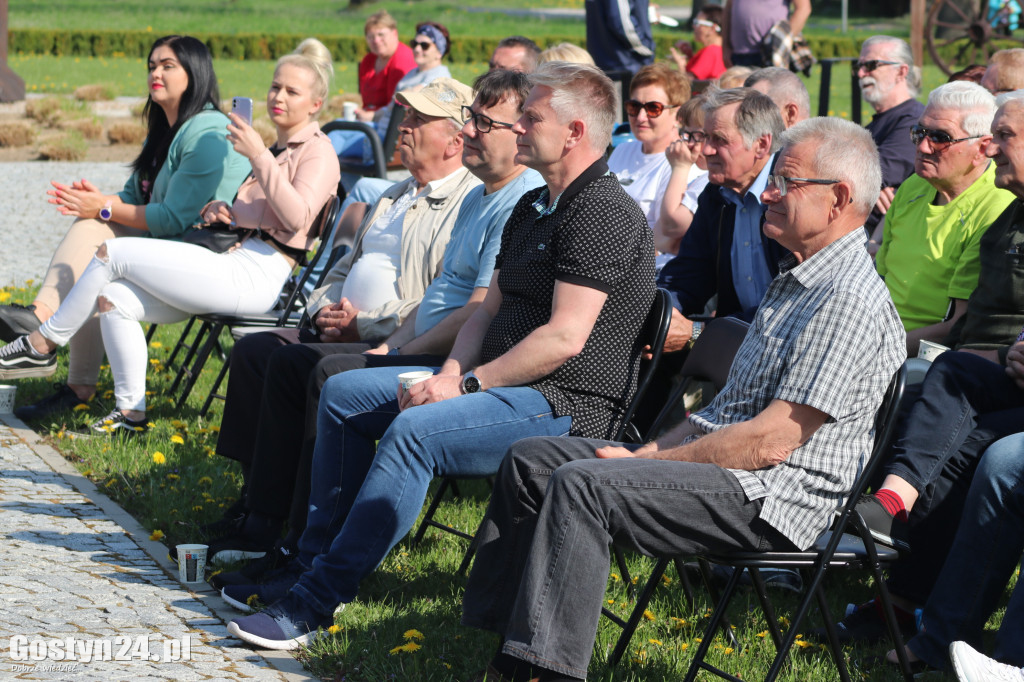 Rowerowa majówka i koncert przy wiatraku w Pępowie