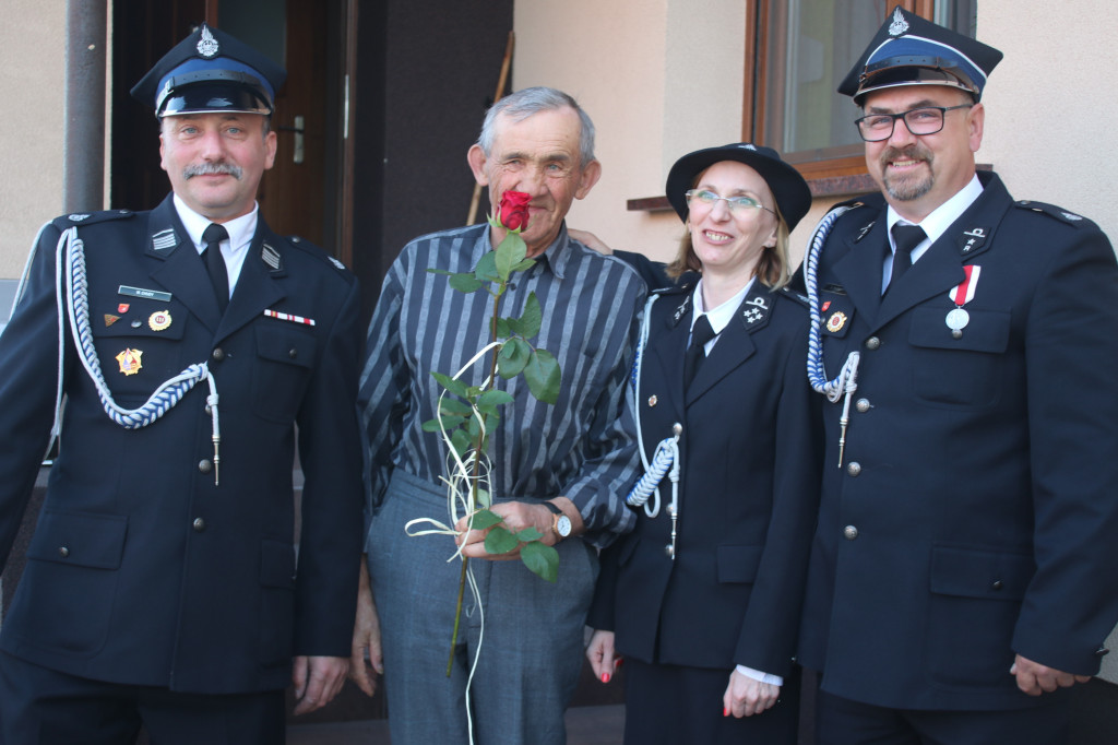 Tradycyjny capstrzyk strażacki ulicami Krobi