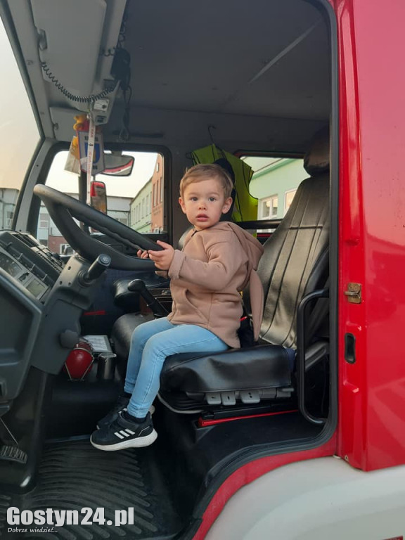 Tradycyjny capstrzyk strażacki ulicami Krobi