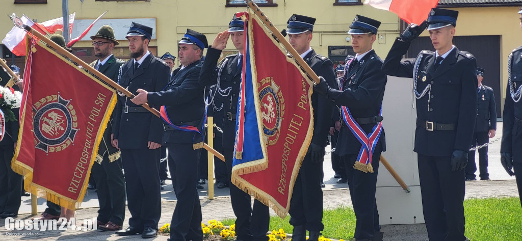Uroczystości nadania sztandaru dla OSP w Pępowie