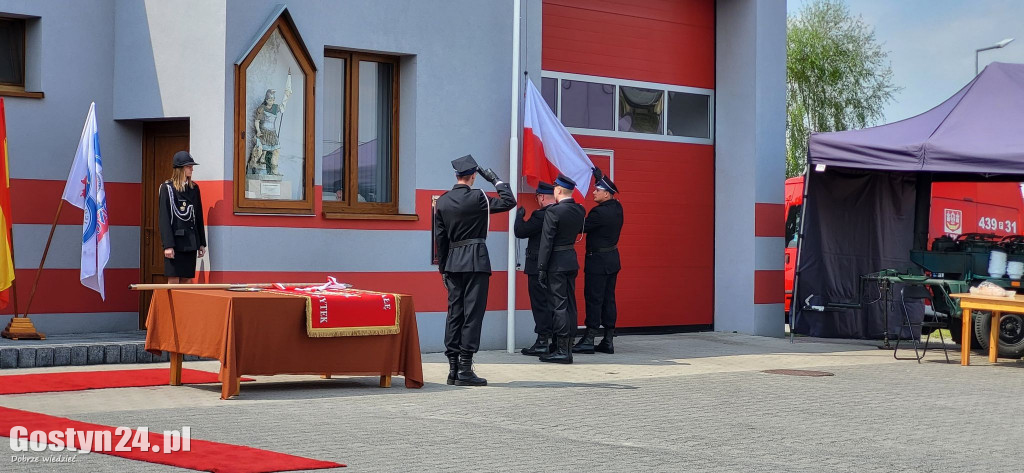 Uroczystości nadania sztandaru dla OSP w Pępowie