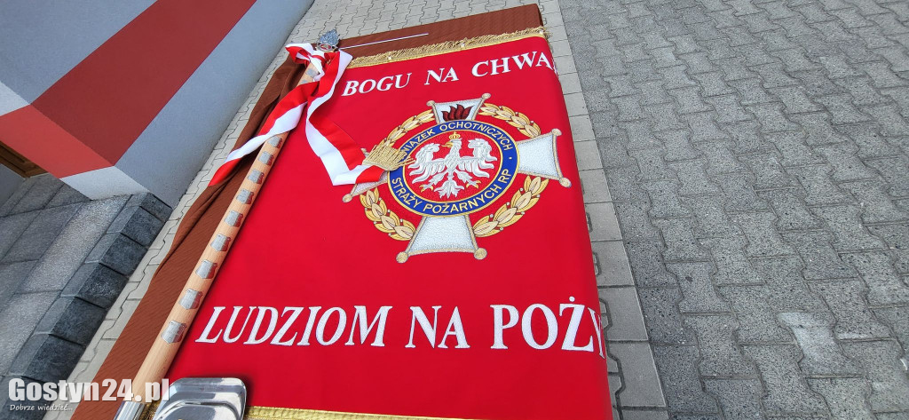 Uroczystości nadania sztandaru dla OSP w Pępowie