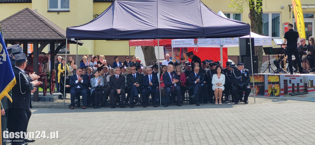 Uroczystości nadania sztandaru dla OSP w Pępowie