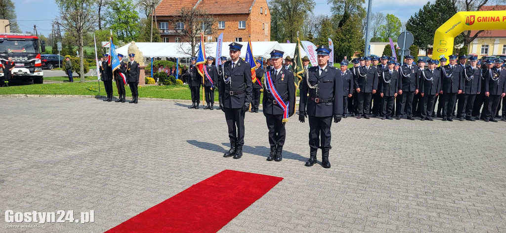 Uroczystości nadania sztandaru dla OSP w Pępowie