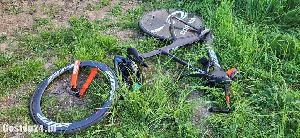 Wypadek na trasie wyścigu kolarskiego