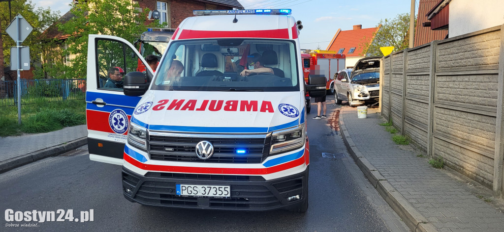 Zderzenie dwóch samochodów na skrzyżowaniu w Gostyniu