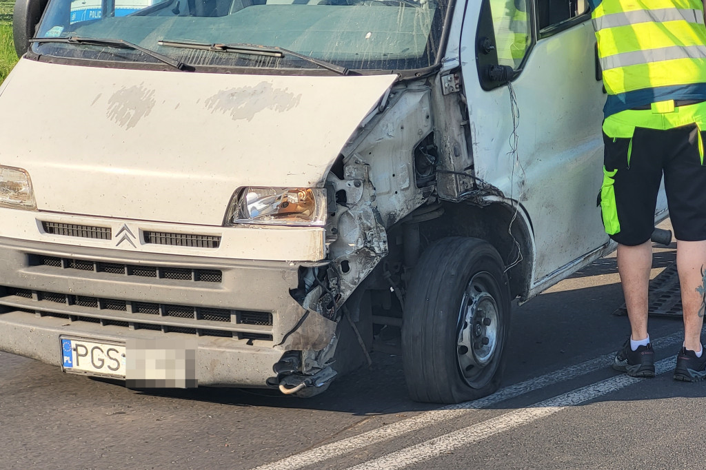 Zderzenie busa z ciężarówką na trasie Gostyń-Poniec