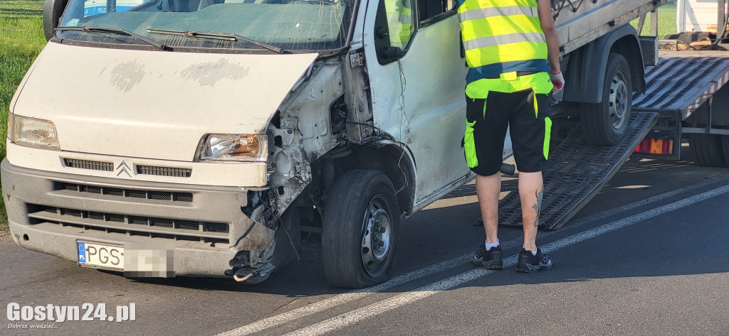 Zderzenie busa z ciężarówką na trasie Gostyń-Poniec