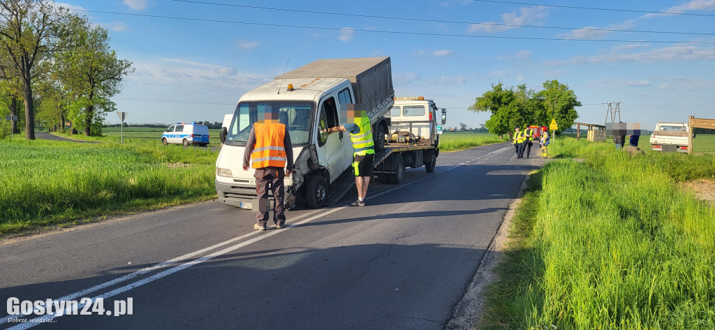 Zderzenie busa z ciężarówką na trasie Gostyń-Poniec