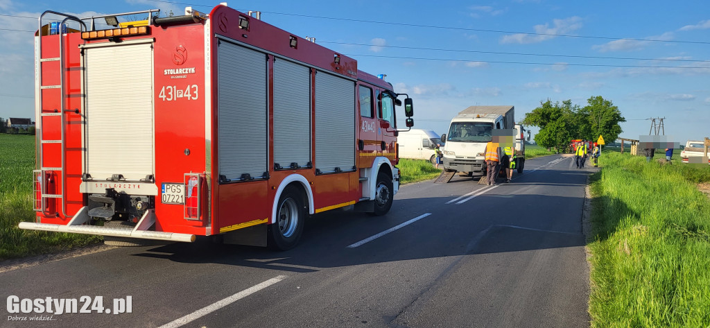 Zderzenie busa z ciężarówką na trasie Gostyń-Poniec