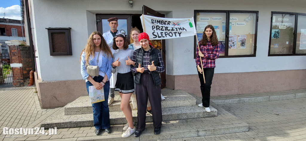 Gra Miejska w Poniecu i absurdy PRL-u