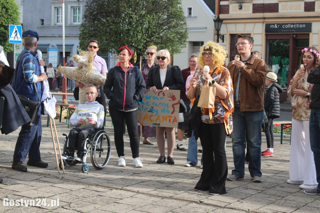 Gra Miejska w Poniecu i absurdy PRL-u