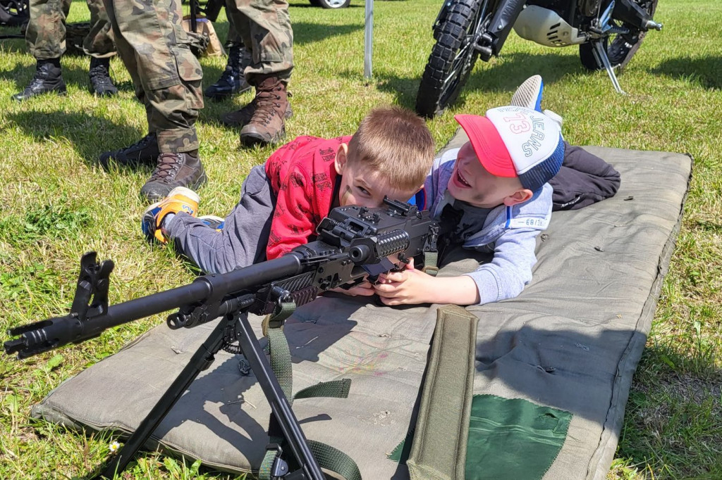 Dzień Dziecka z policją, strażakami , żołnierzami i ratownikami...