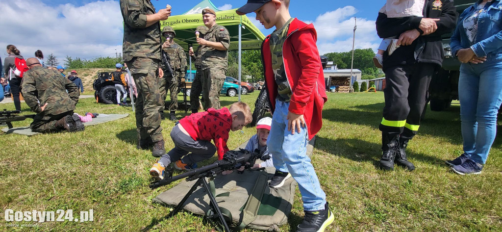 Dzień Dziecka z policją, strażakami , żołnierzami i ratownikami...