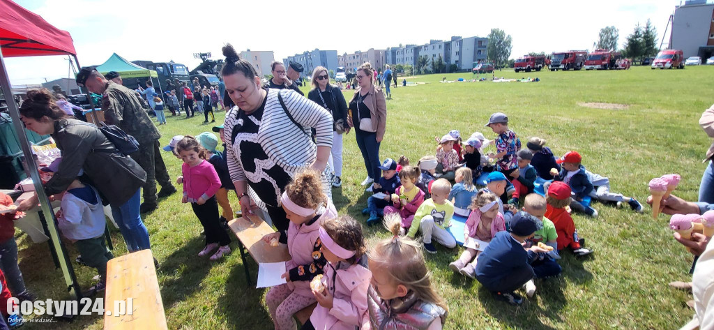 Dzień Dziecka z policją, strażakami , żołnierzami i ratownikami...