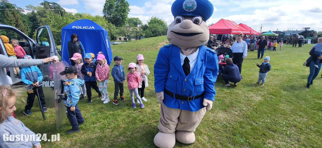 Dzień Dziecka z policją, strażakami , żołnierzami i ratownikami...