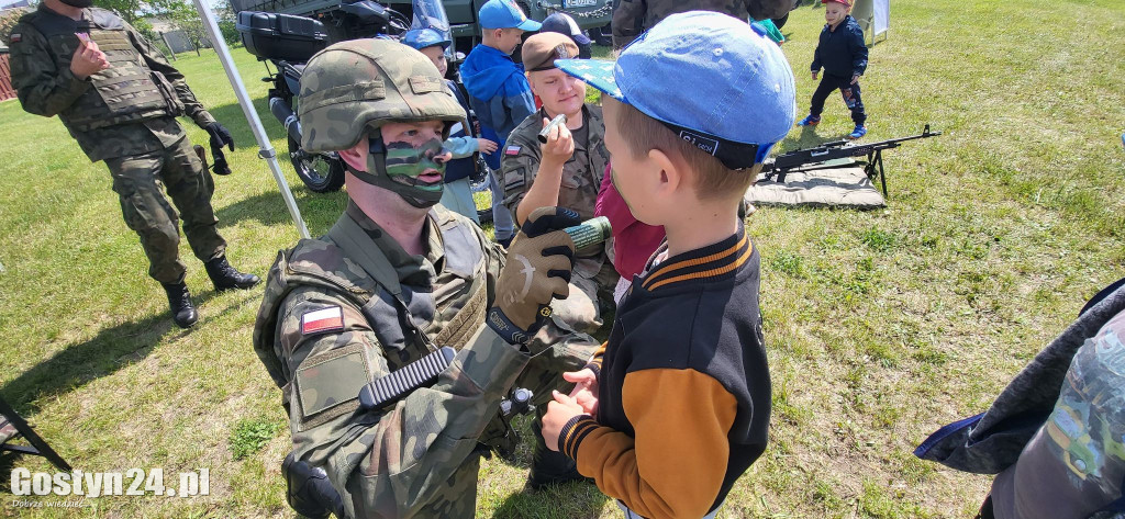 Dzień Dziecka z policją, strażakami , żołnierzami i ratownikami...