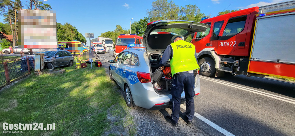 Wypadek na DK12 w Krzemieniewie. Na pomoc wezwano LPR