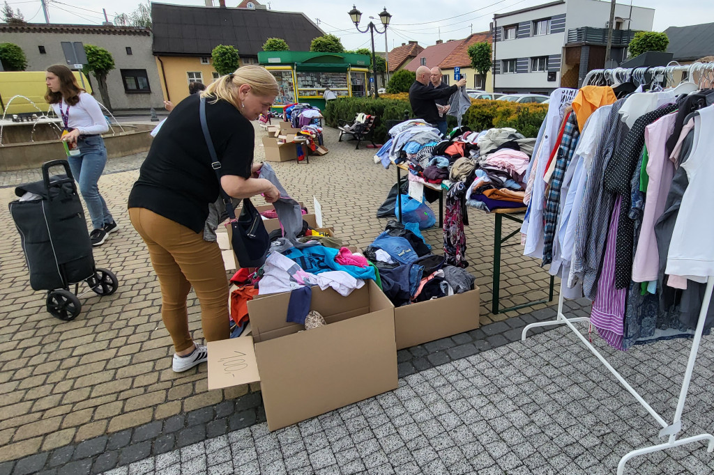 Kiermasz pełen dodatków i ubrań w Piaskach. Dla Zuzi