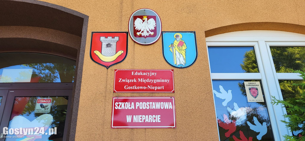 Uroczystość nadania imienia SP w Nieparcie