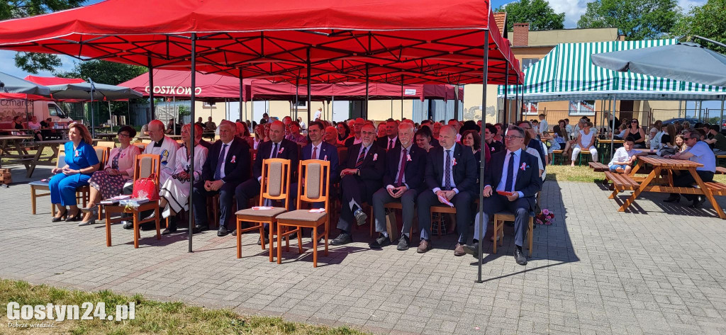 Uroczystość nadania imienia SP w Nieparcie