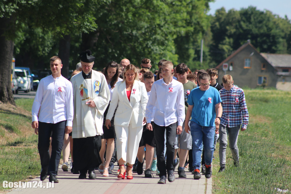 Uroczystość nadania imienia SP w Nieparcie