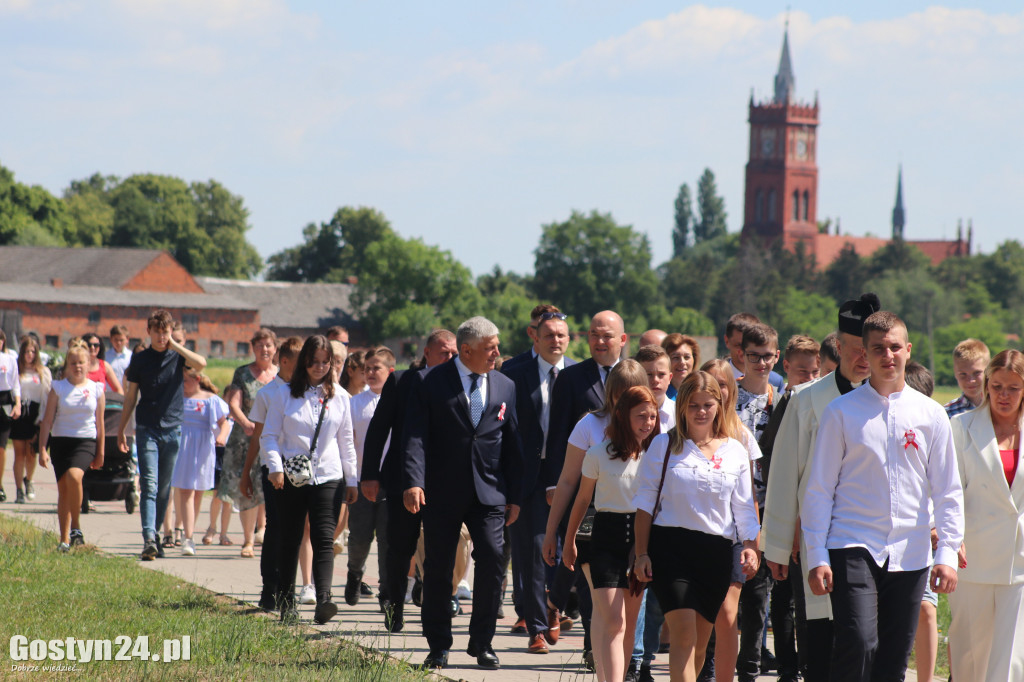 Uroczystość nadania imienia SP w Nieparcie
