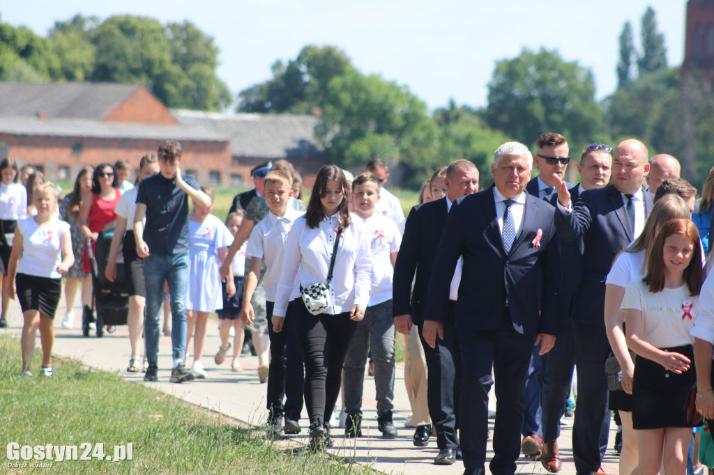 Uroczystość nadania imienia SP w Nieparcie
