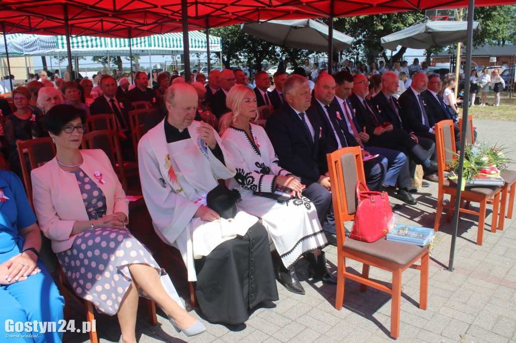 Uroczystość nadania imienia SP w Nieparcie