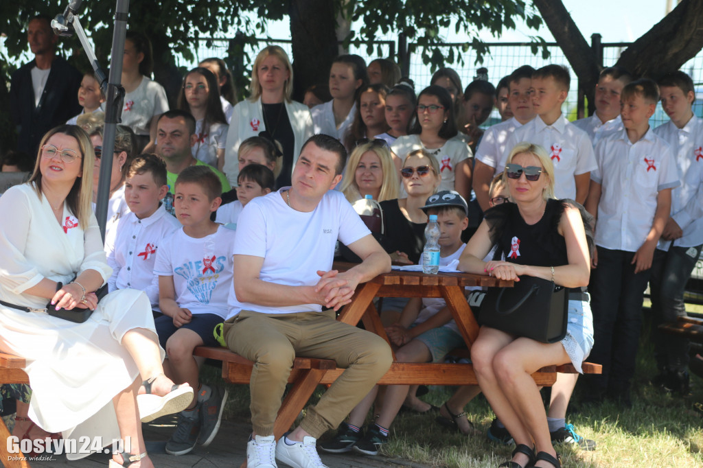 Uroczystość nadania imienia SP w Nieparcie