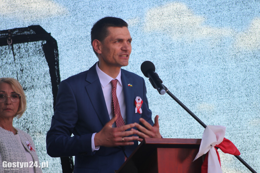 Uroczystość nadania imienia SP w Nieparcie