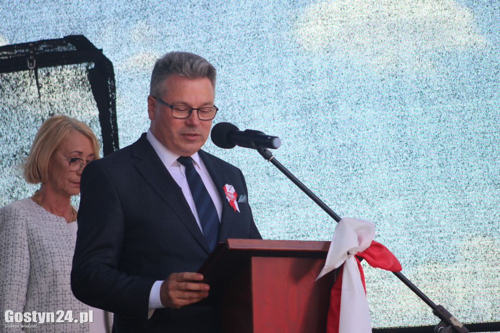 Uroczystość nadania imienia SP w Nieparcie