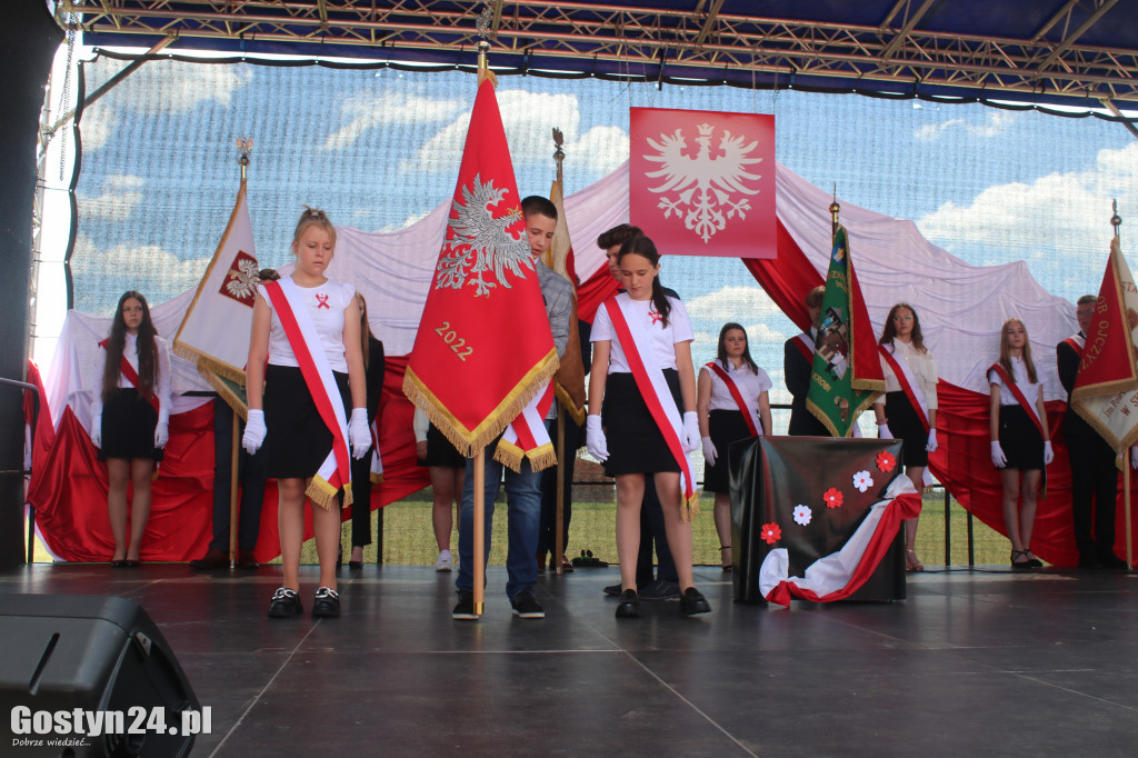 Uroczystość nadania imienia SP w Nieparcie