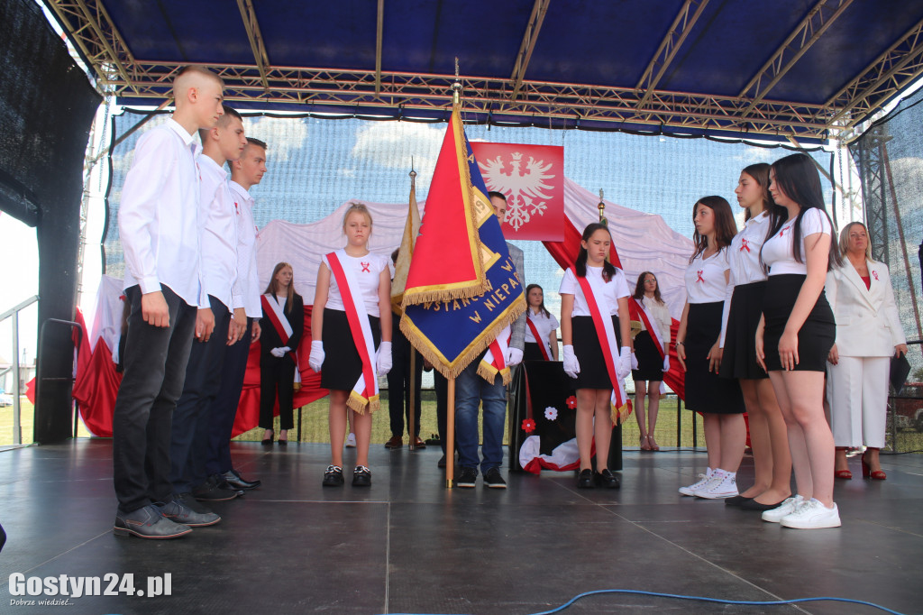 Uroczystość nadania imienia SP w Nieparcie