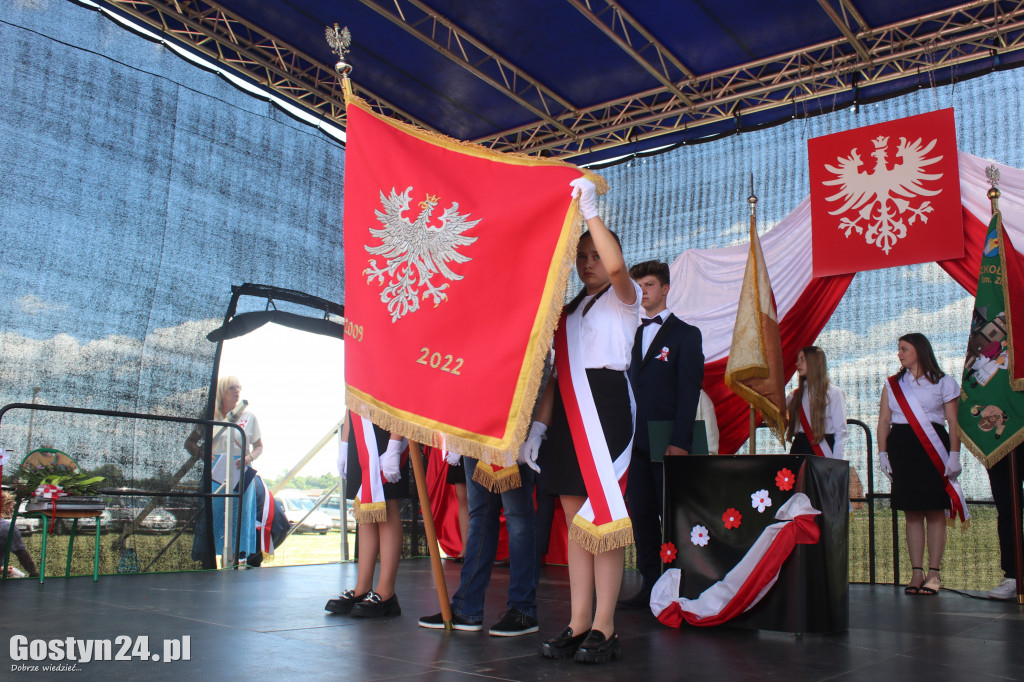 Uroczystość nadania imienia SP w Nieparcie