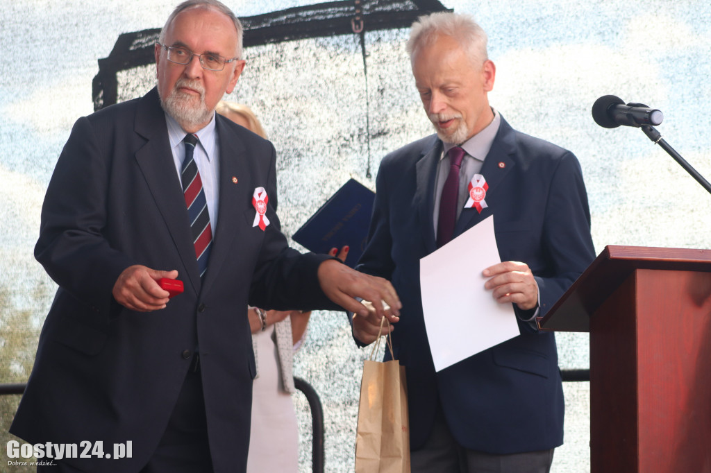 Uroczystość nadania imienia SP w Nieparcie