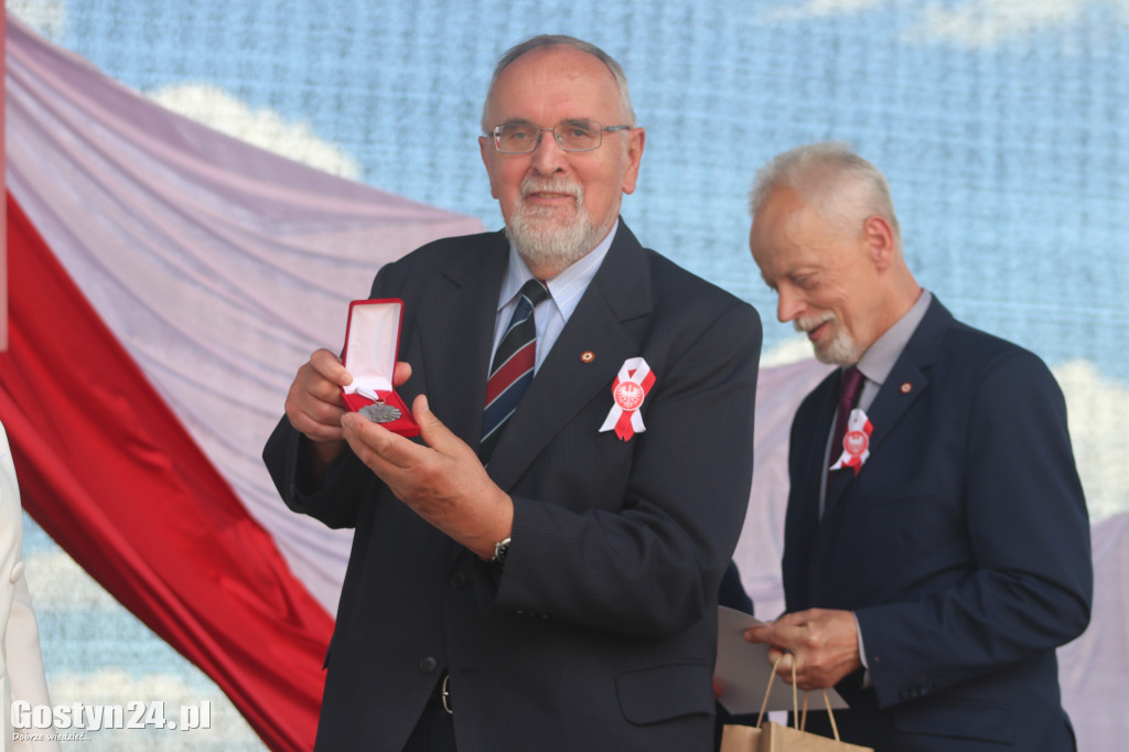 Uroczystość nadania imienia SP w Nieparcie