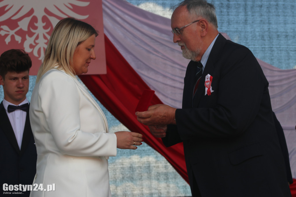 Uroczystość nadania imienia SP w Nieparcie