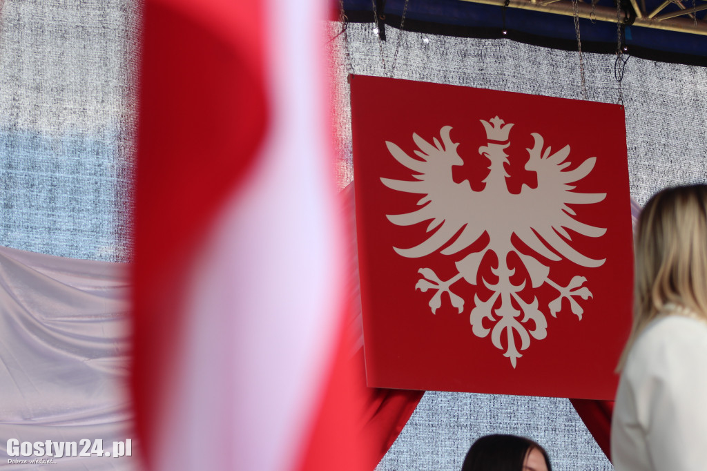 Uroczystość nadania imienia SP w Nieparcie