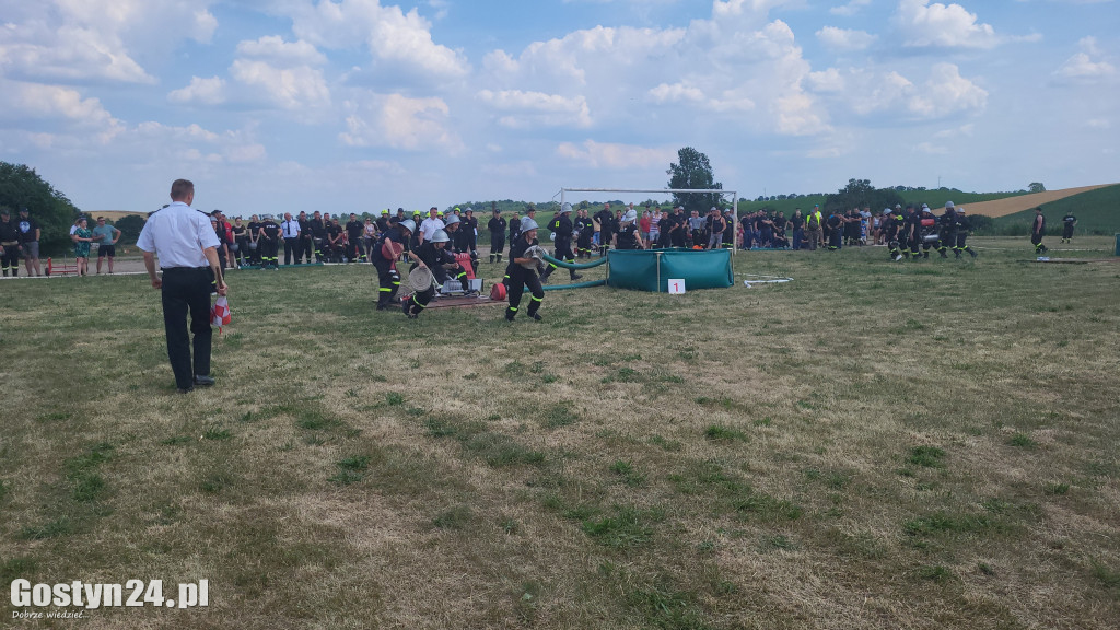 Zawody strażackie na stadionie w Daleszynie