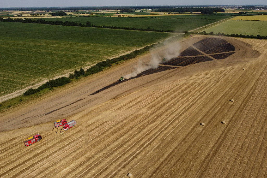 Pożar na polu w Bielawach Pogorzelskich