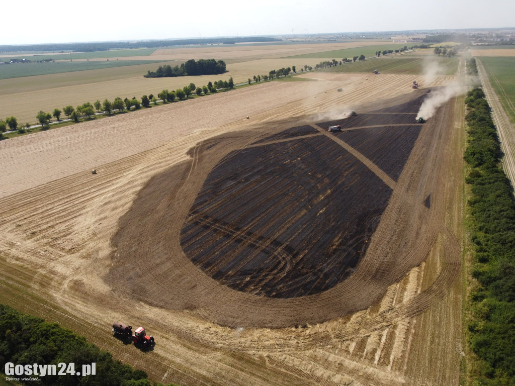 Pożar na polu w Bielawach Pogorzelskich