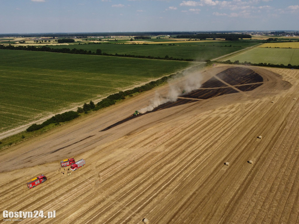 Pożar na polu w Bielawach Pogorzelskich