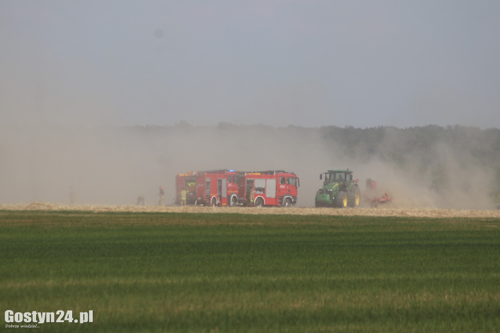 Pożar na polu w Bielawach Pogorzelskich
