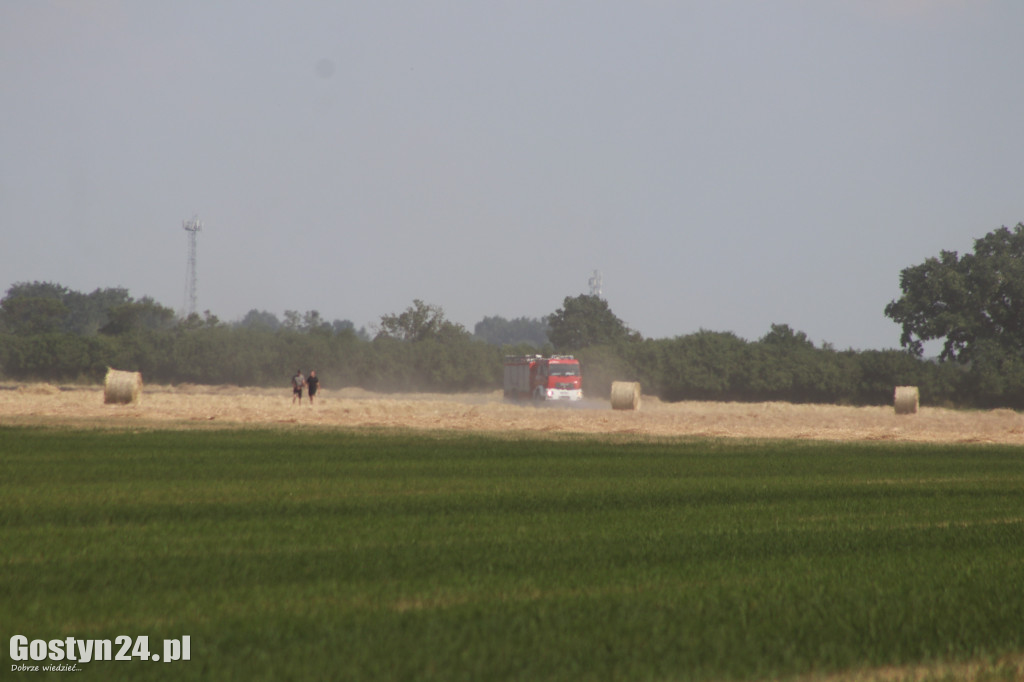Pożar na polu w Bielawach Pogorzelskich