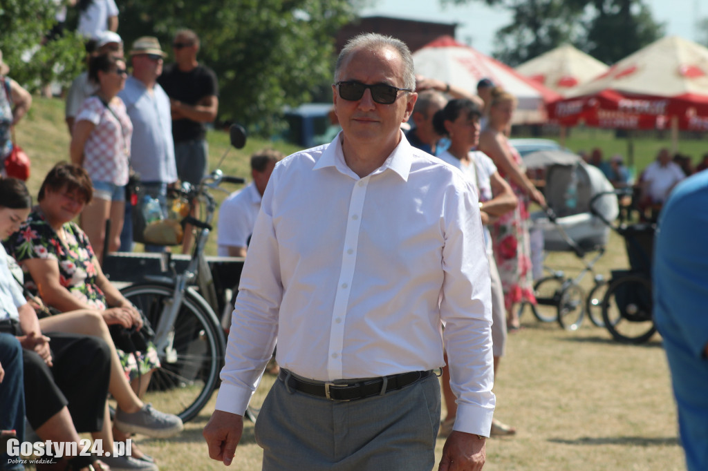 Zawody konne z pokazem kaskaderki w Pępowie